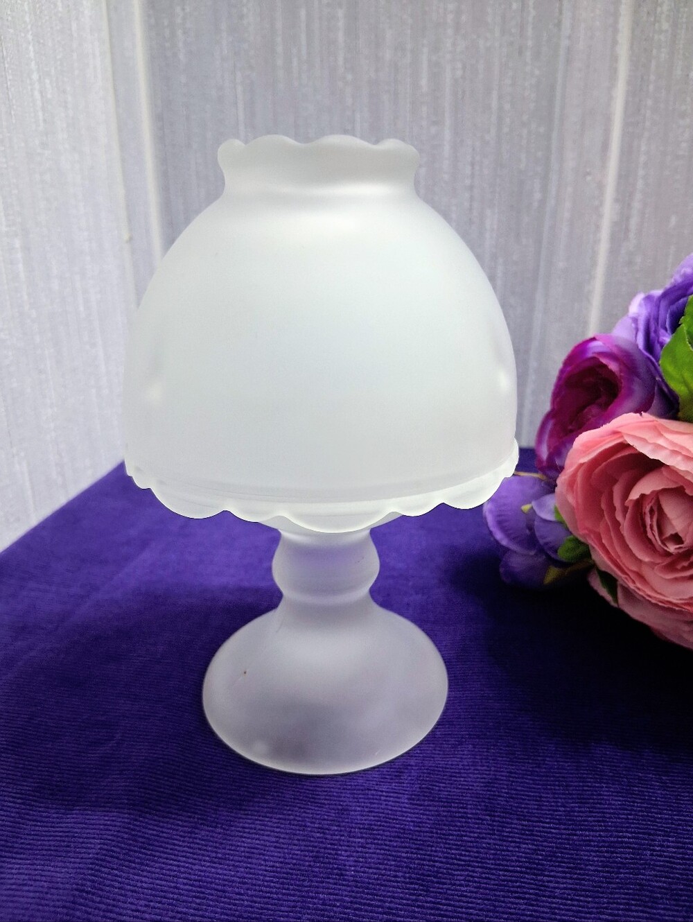 Vintage Fairy Lamp Frosted White Scalloped Edge